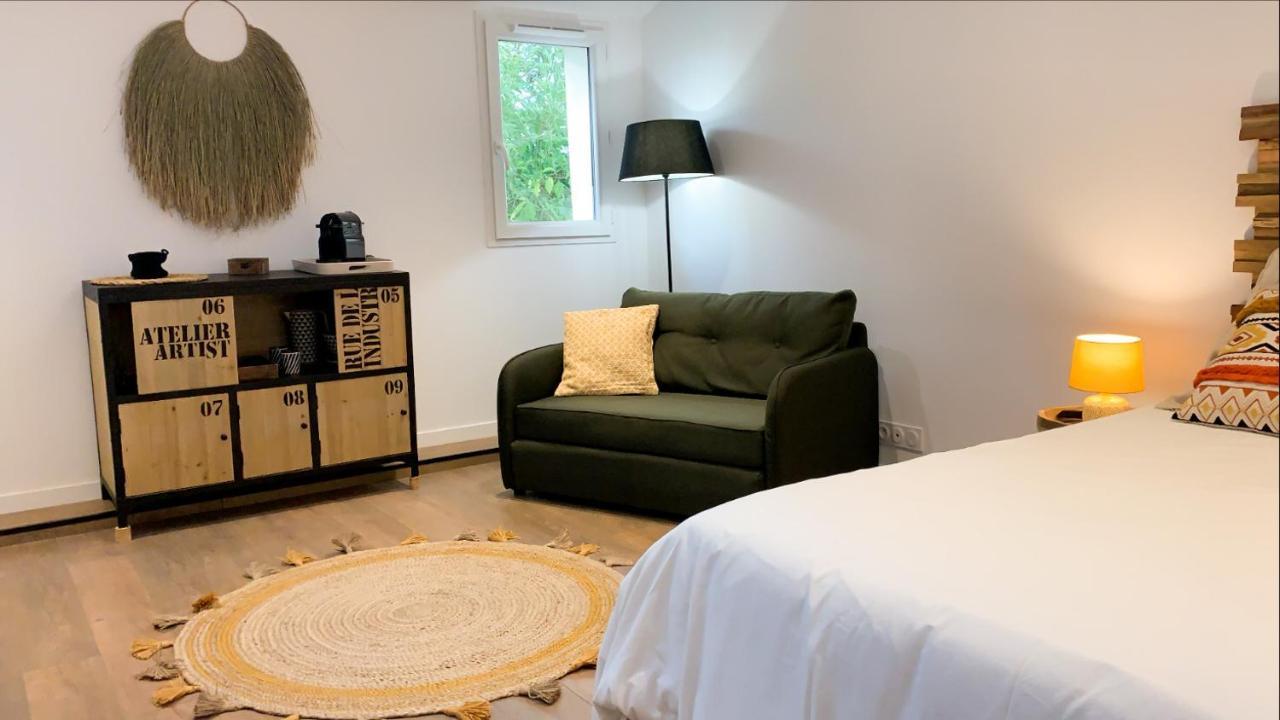 Les Logis De Candide Apartment *